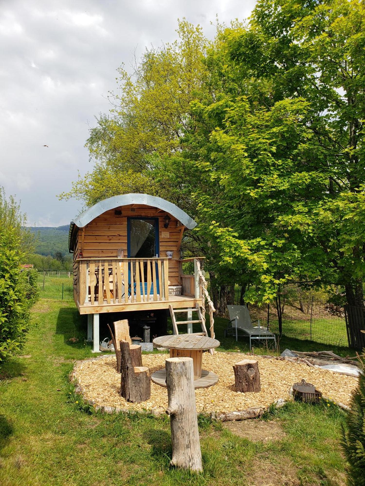 La Roulotte Tiny House Du Mond'Ideal Leval  Екстериор снимка