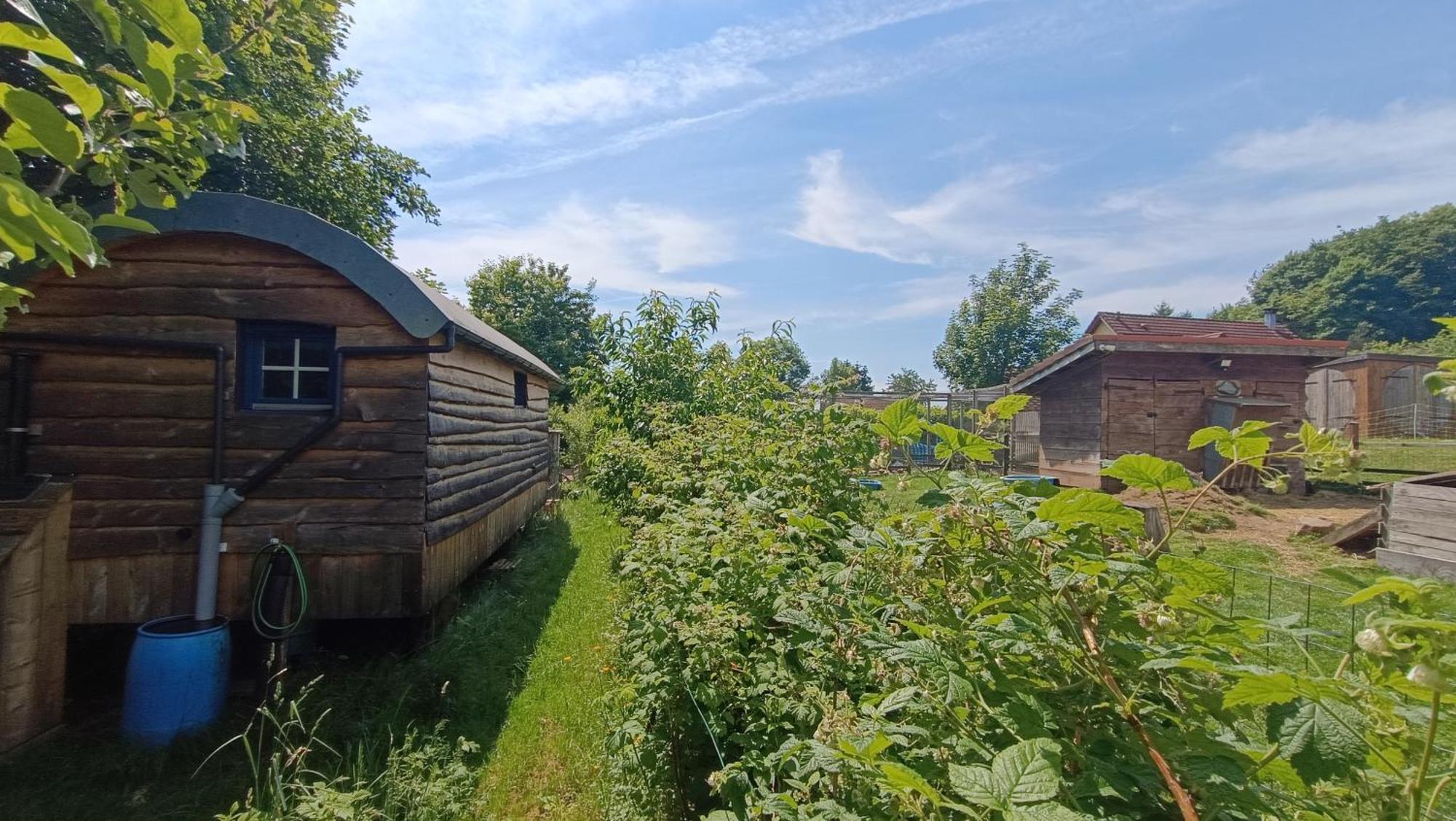 La Roulotte Tiny House Du Mond'Ideal Leval  Екстериор снимка
