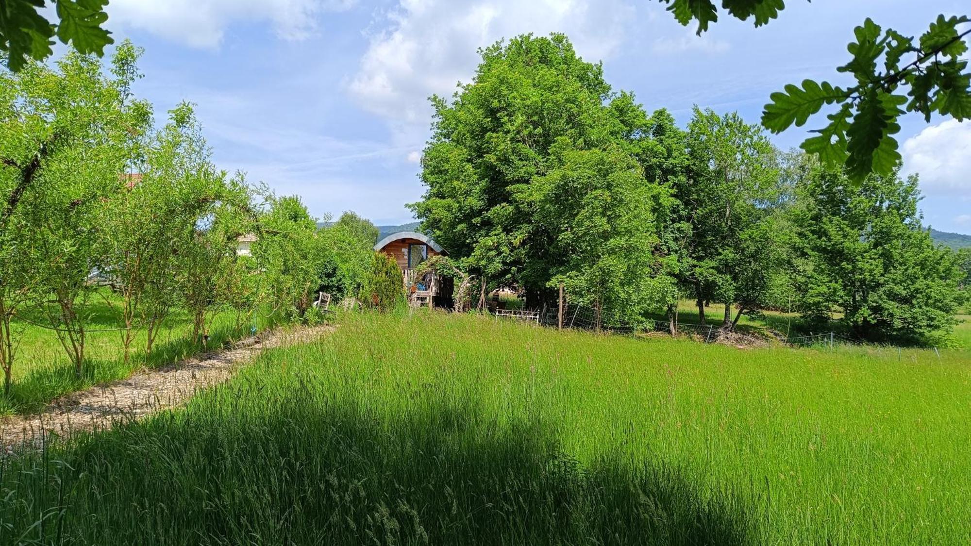 La Roulotte Tiny House Du Mond'Ideal Leval  Екстериор снимка